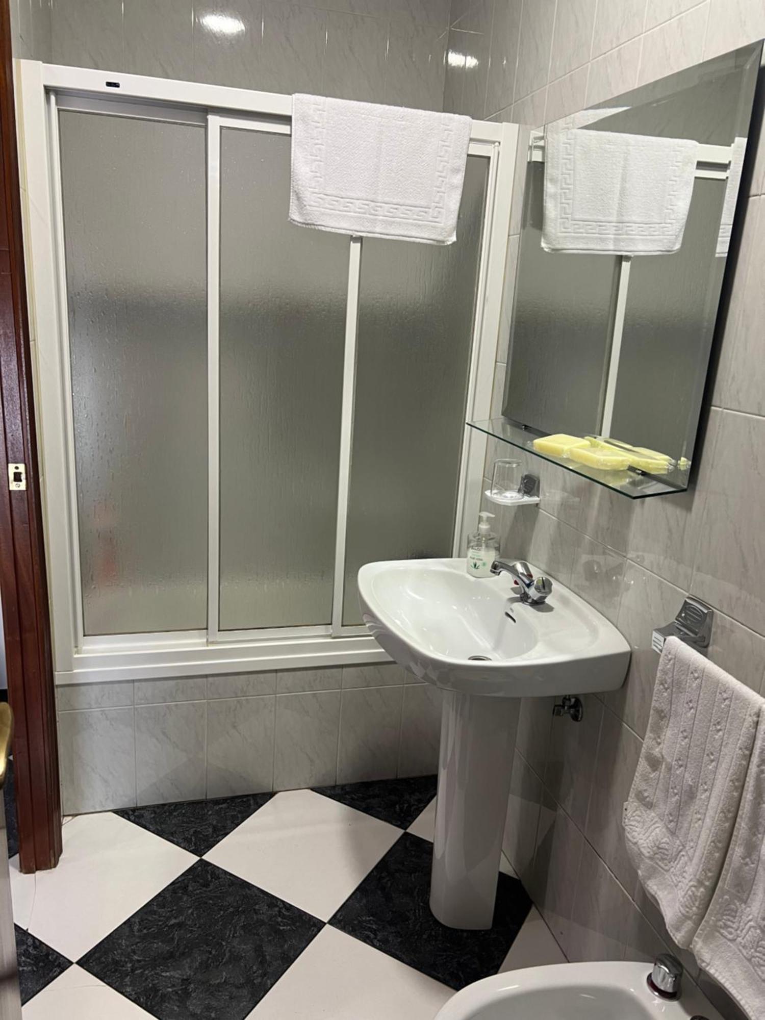 Hostal Los Amigos Siruela Bagian luar foto