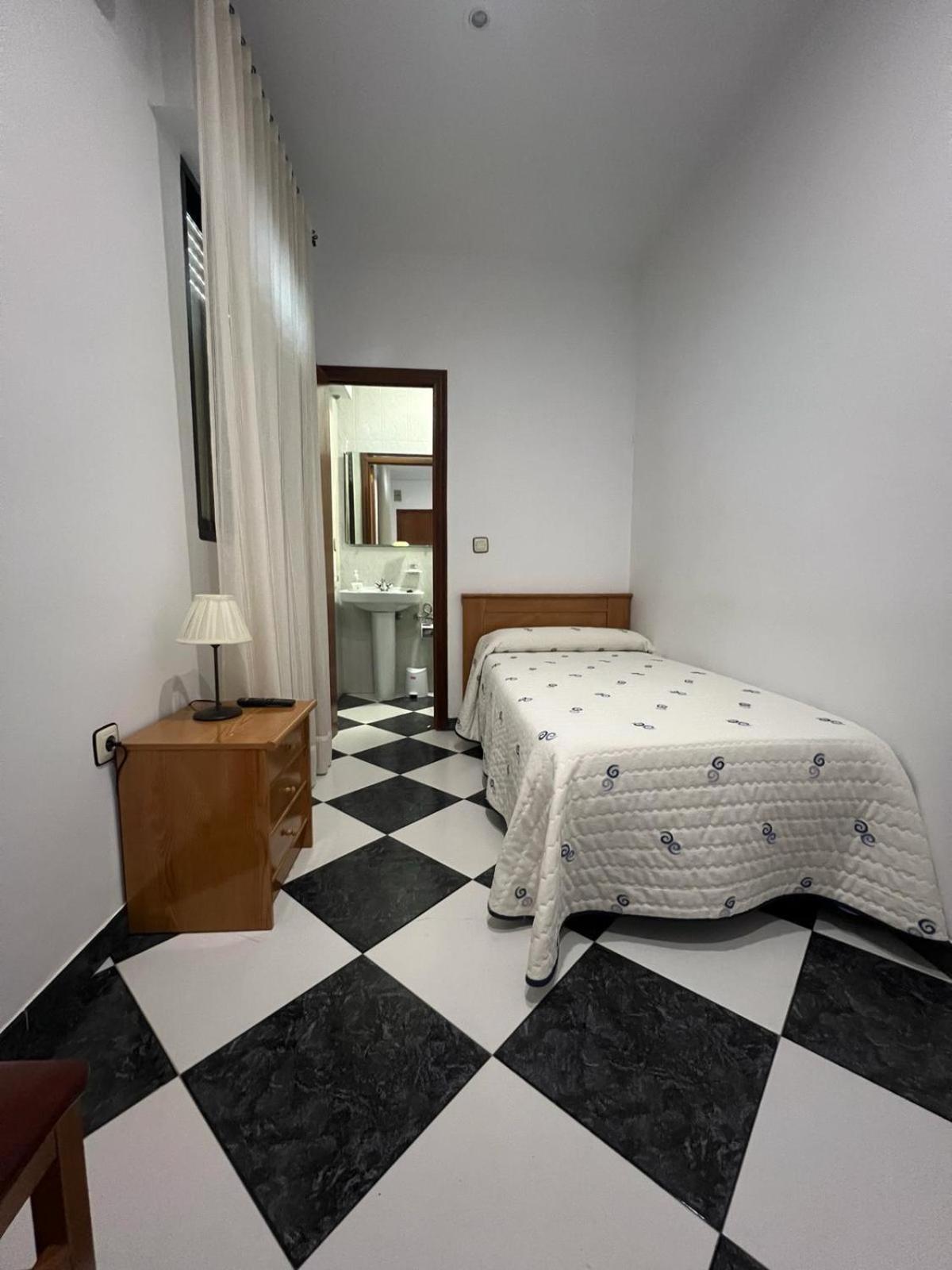Hostal Los Amigos Siruela Bagian luar foto
